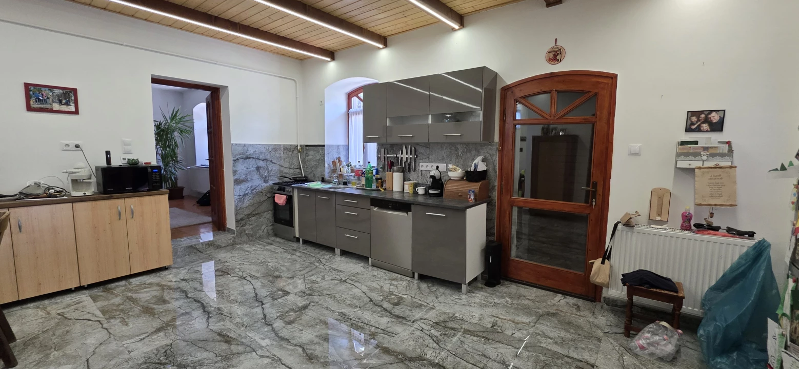 For sale house, Baracs