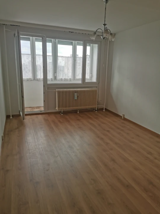 Eladó panellakás, Dunaújváros