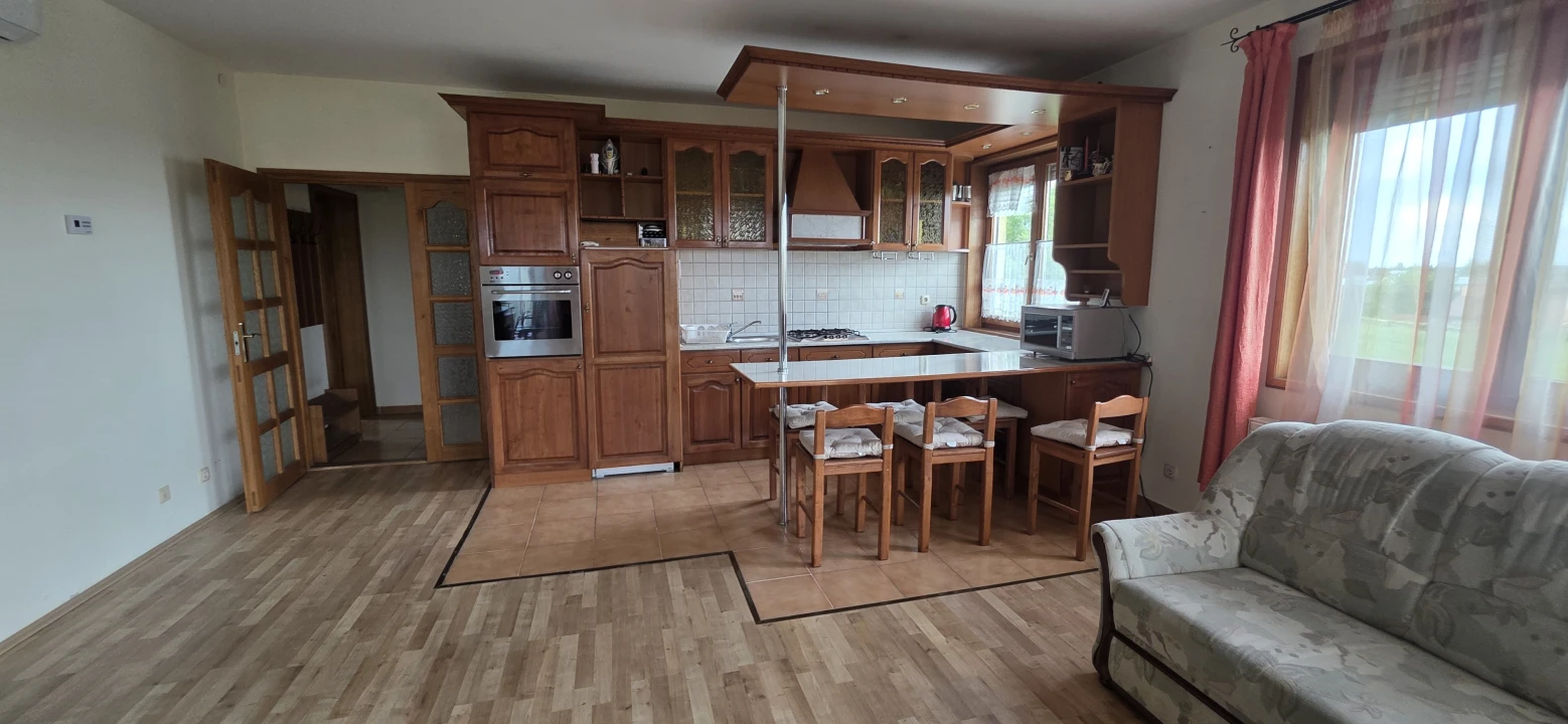 Eladó téglalakás, Dunaújváros