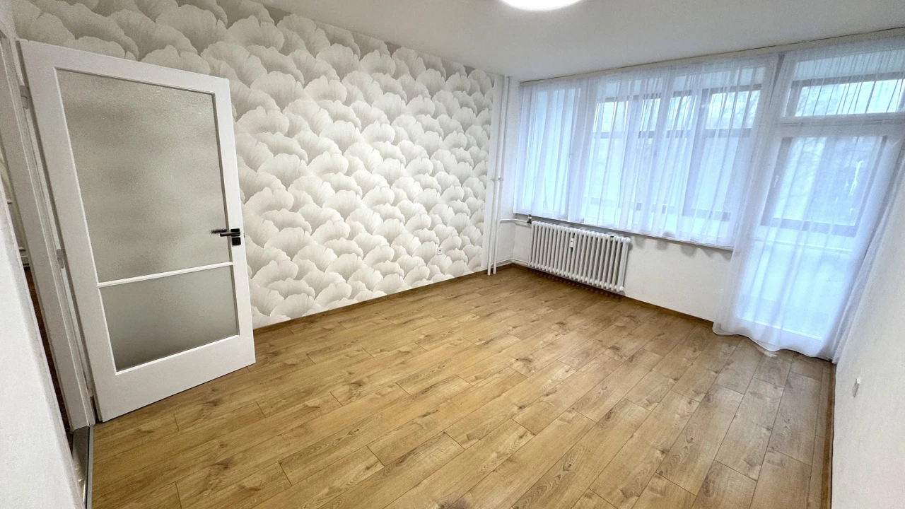 Eladó panellakás, Nyíregyháza