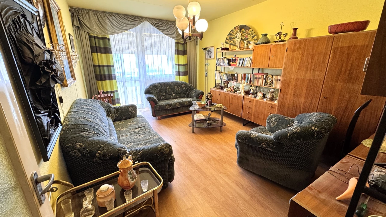 Eladó panellakás, Nyíregyháza