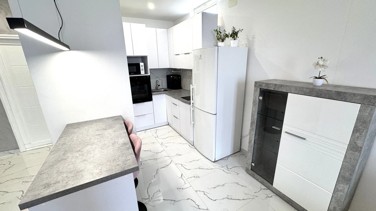 Eladó téglalakás, Nagykálló