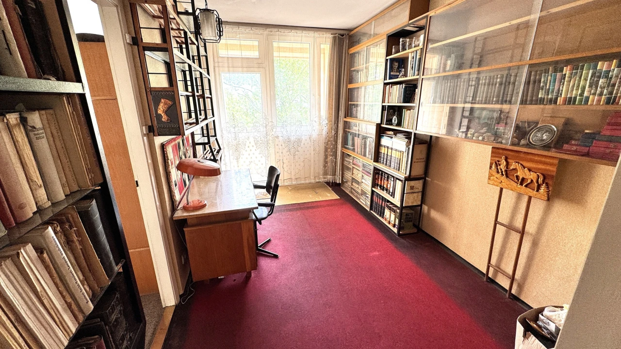 Eladó panellakás, Nyíregyháza