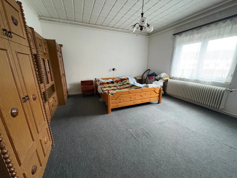 Eladó családi ház, Ősi