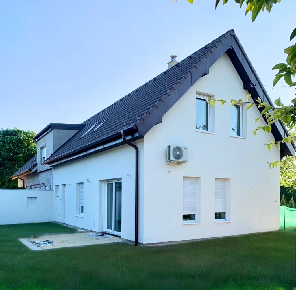 Eladó 108 m2 ikerház, Abda