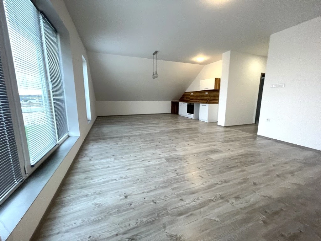 Kiadó 80 m2 tégla lakás, Győr