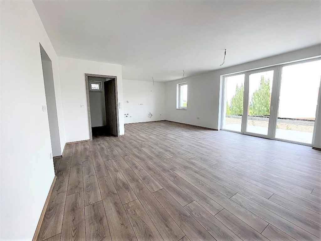 Eladó 130 m2 családi ház, Győrzámoly