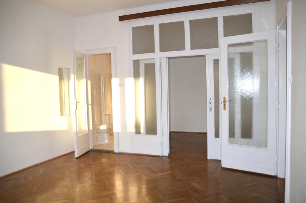 Kiadó 50 m2 tégla lakás, Győr