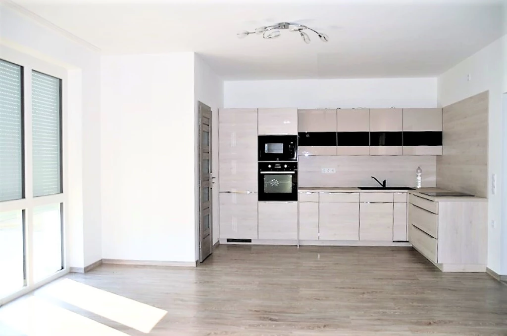 Kiadó 120 m2 ikerház, Győr