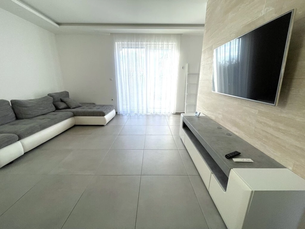 Kiadó 200 m2 ikerház, Győr