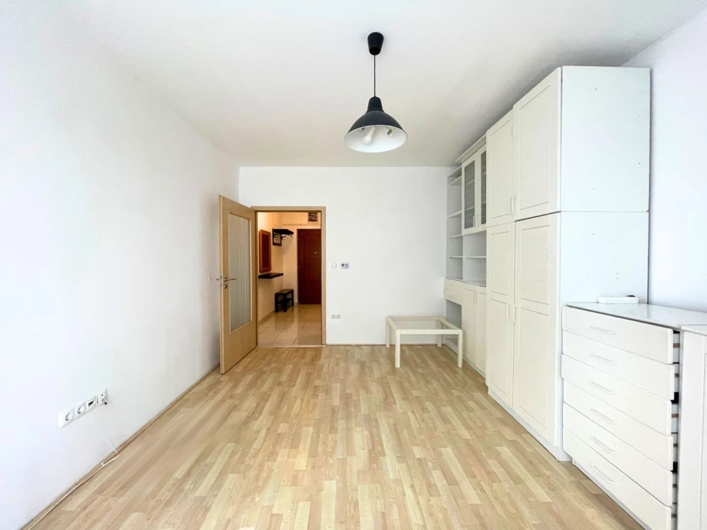 Eladó 45 m2 tégla lakás, Győr
