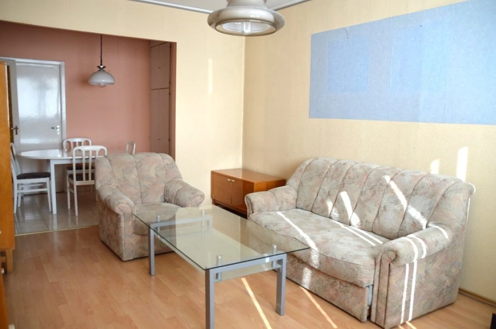 Eladó 62 m2 panel lakás, Győr