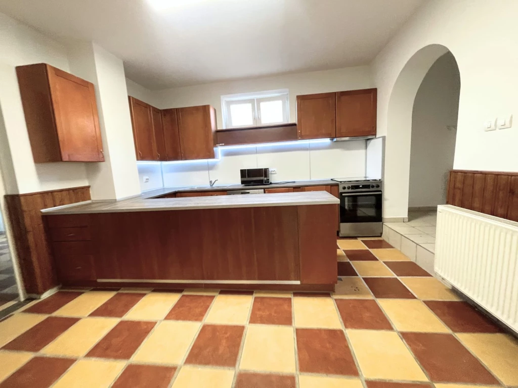 Kiadó 130 m2 családi ház, Győr