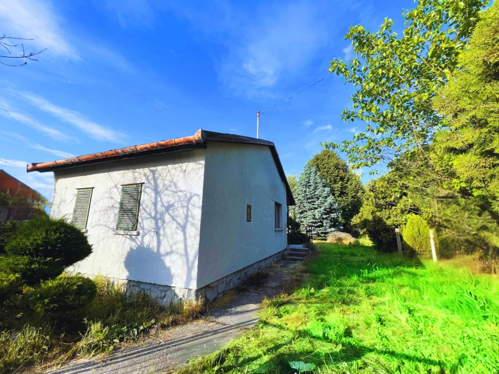 Eladó 40 m2 üdülő, hétvégiház, Győr