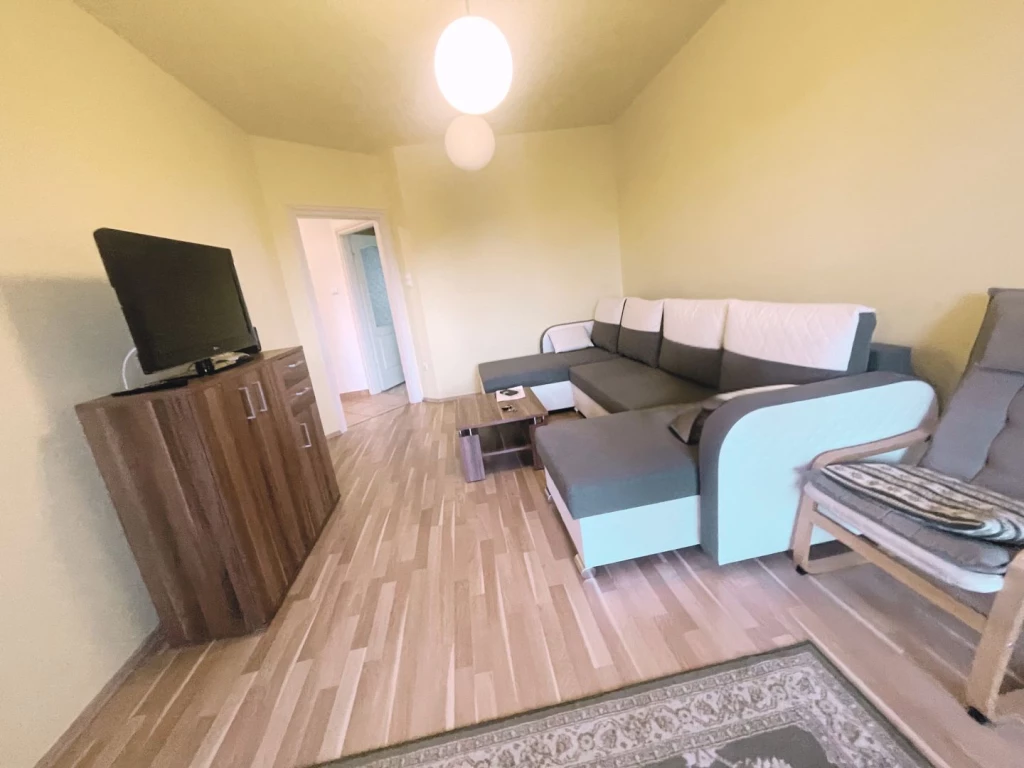Eladó 50 m2 tégla lakás, Győr
