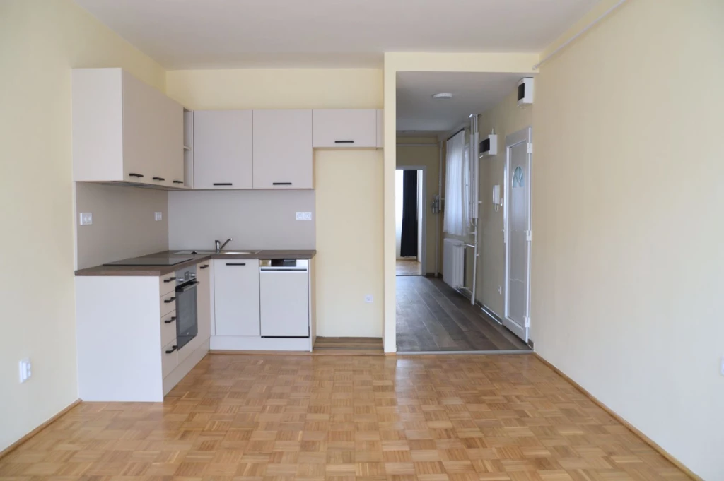 Kiadó 54 m2 tégla lakás, Győr