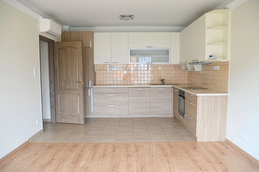 Kiadó 56 m2 tégla lakás, Győr