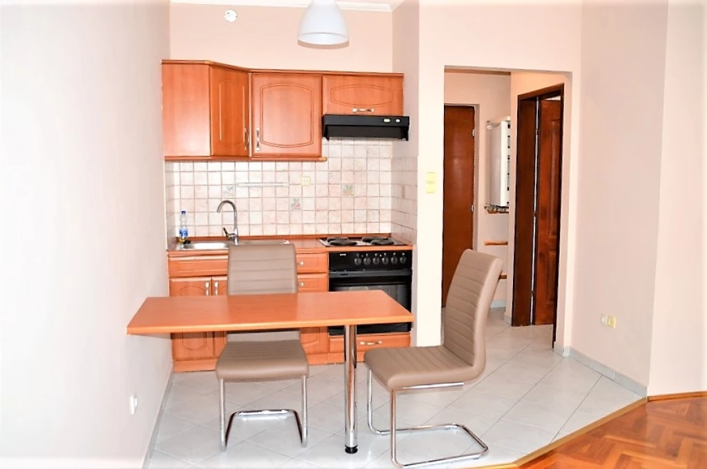 Kiadó 35 m2 tégla lakás, Győr