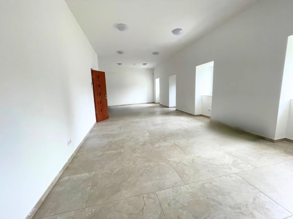 Kiadó 38 m2 üzlethelyiség, Öttevény