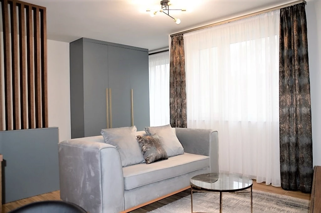 Kiadó 43 m2 tégla lakás, Győr