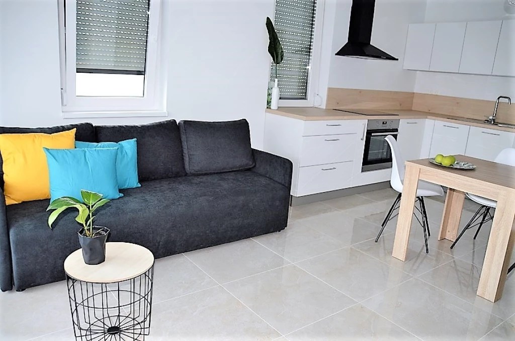 Kiadó 47 m2 tégla lakás, Győr
