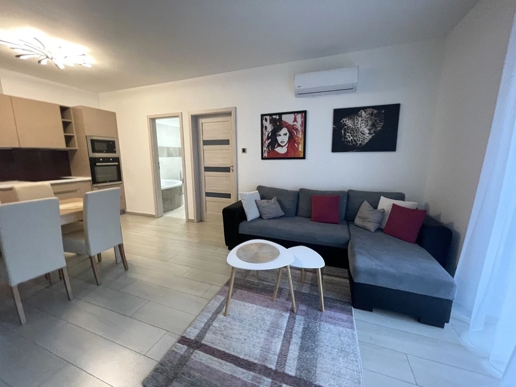 Kiadó 60 m2 tégla lakás, Győr