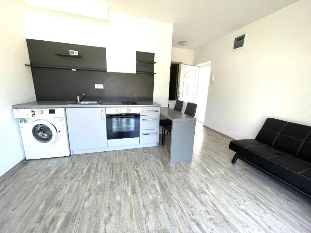 Kiadó 35 m2 tégla lakás, Győr