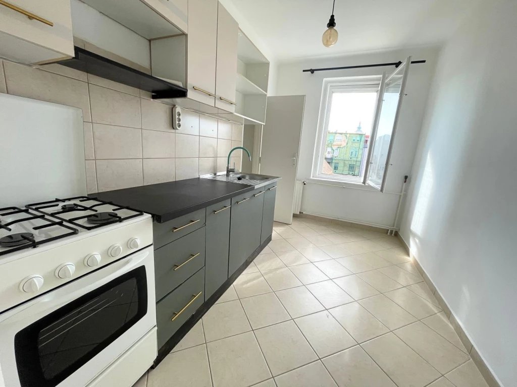 Kiadó 57 m2 tégla lakás, Győr