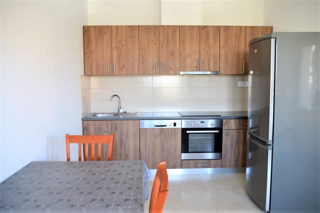Kiadó 90 m2 tégla lakás, Győr