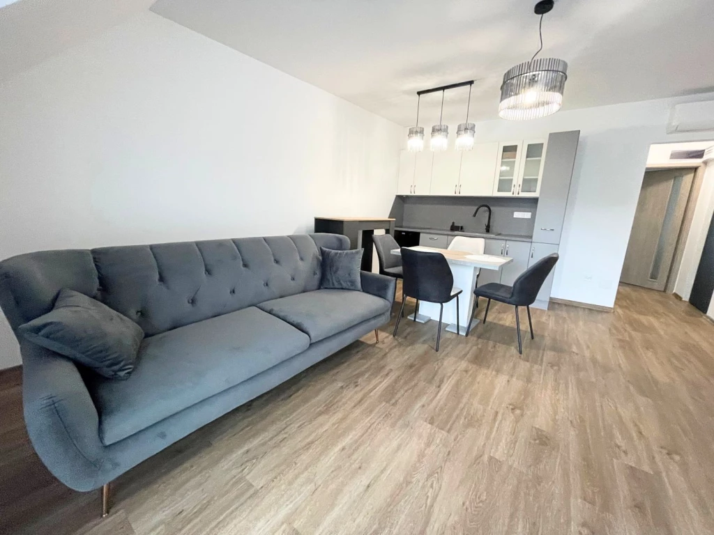 Kiadó 40 m2 tégla lakás, Győr
