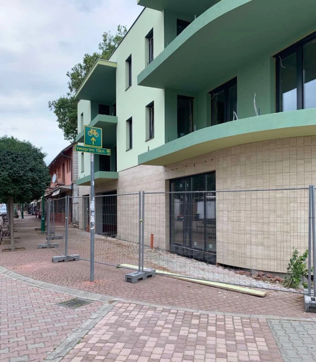For rent store, Balatonalmádi