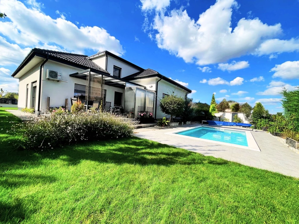 Eladó 195 m2 családi ház, Győr