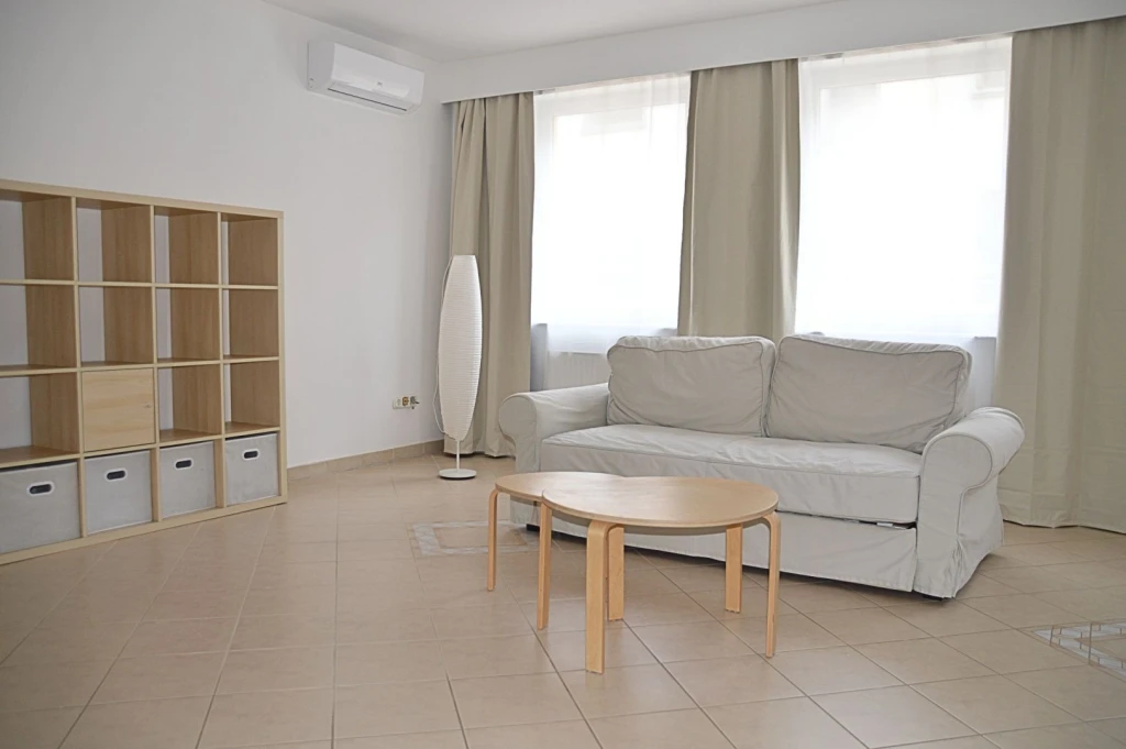 Kiadó 90 m2 tégla lakás, Győr