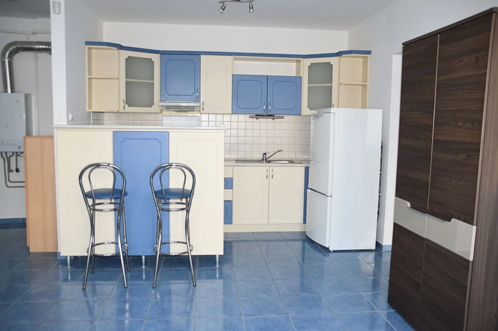 Kiadó 44 m2 tégla lakás, Győr