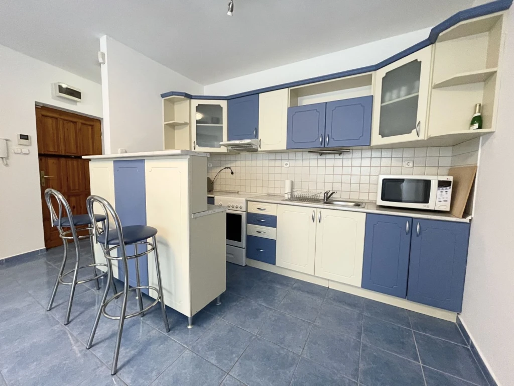 Kiadó 44 m2 tégla lakás, Győr