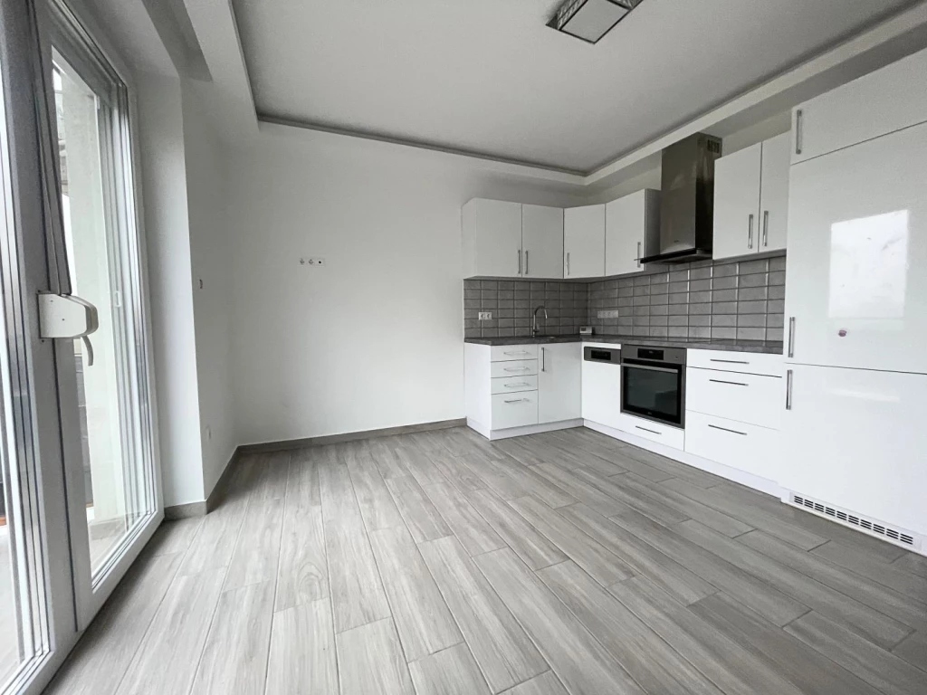 Eladó 47 m2 tégla lakás, Győr