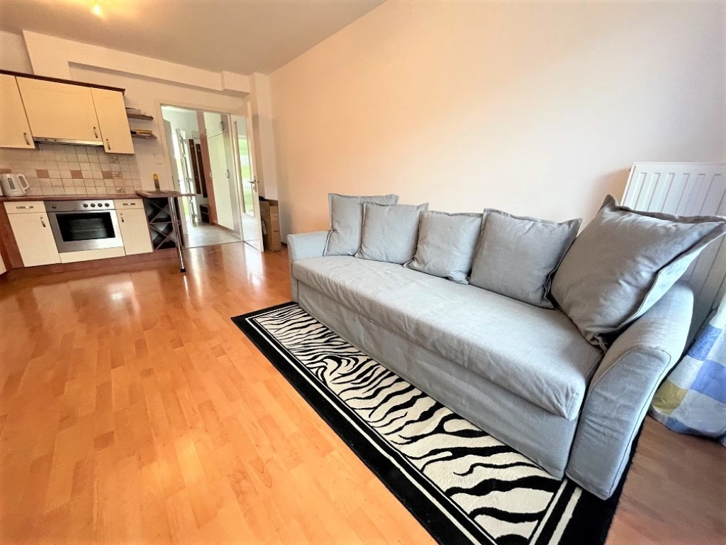 Kiadó 38 m2 tégla lakás, Győr