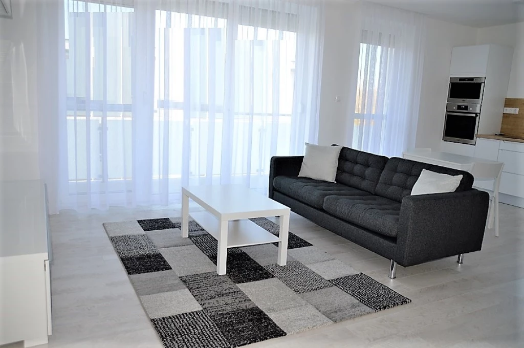 Kiadó 46 m2 tégla lakás, Győr