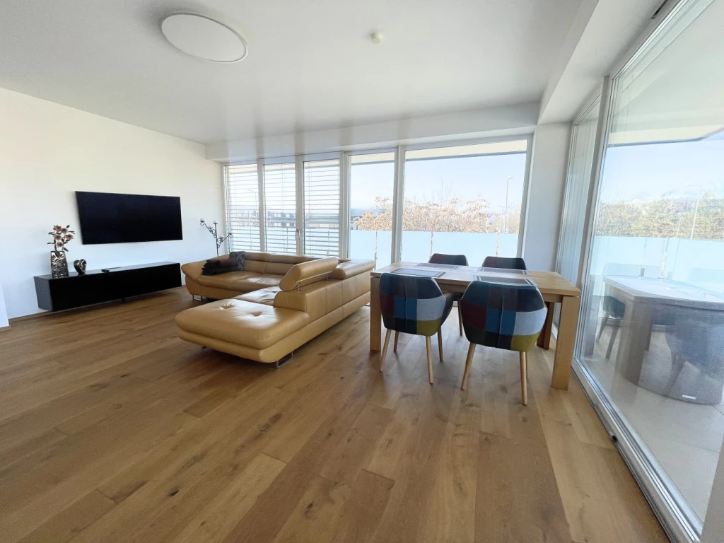 Kiadó 83 m2 tégla lakás, Győr