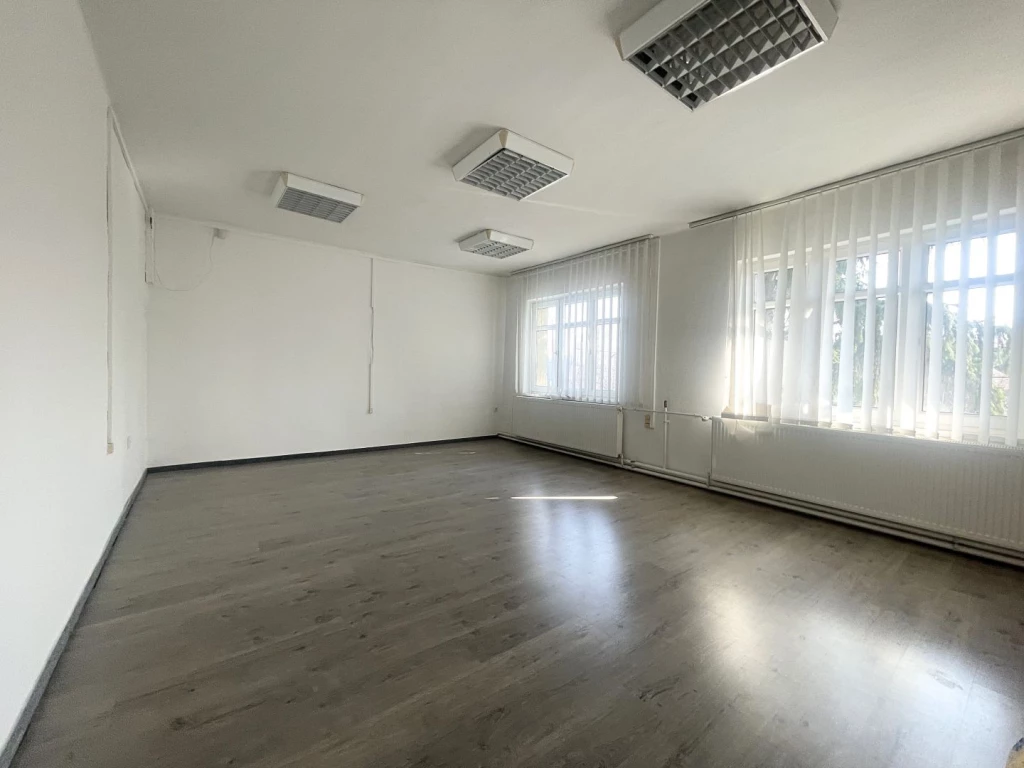 Kiadó 126 m2 iroda irodaházban, Győr