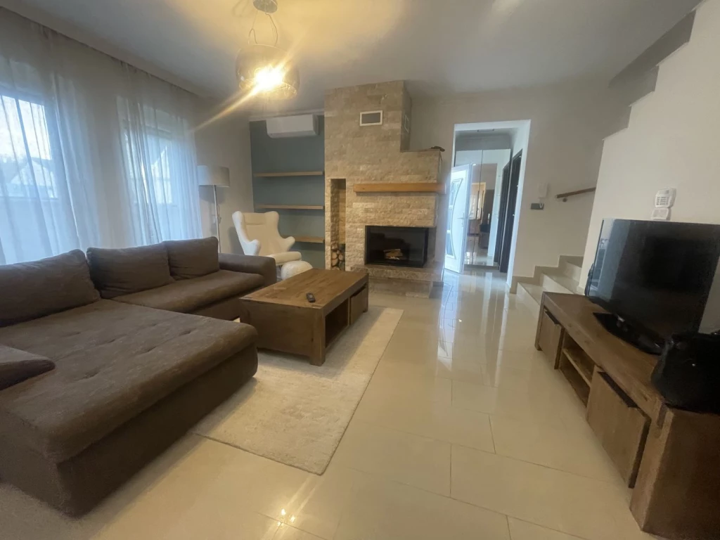 Kiadó 111 m2 ikerház, Győr