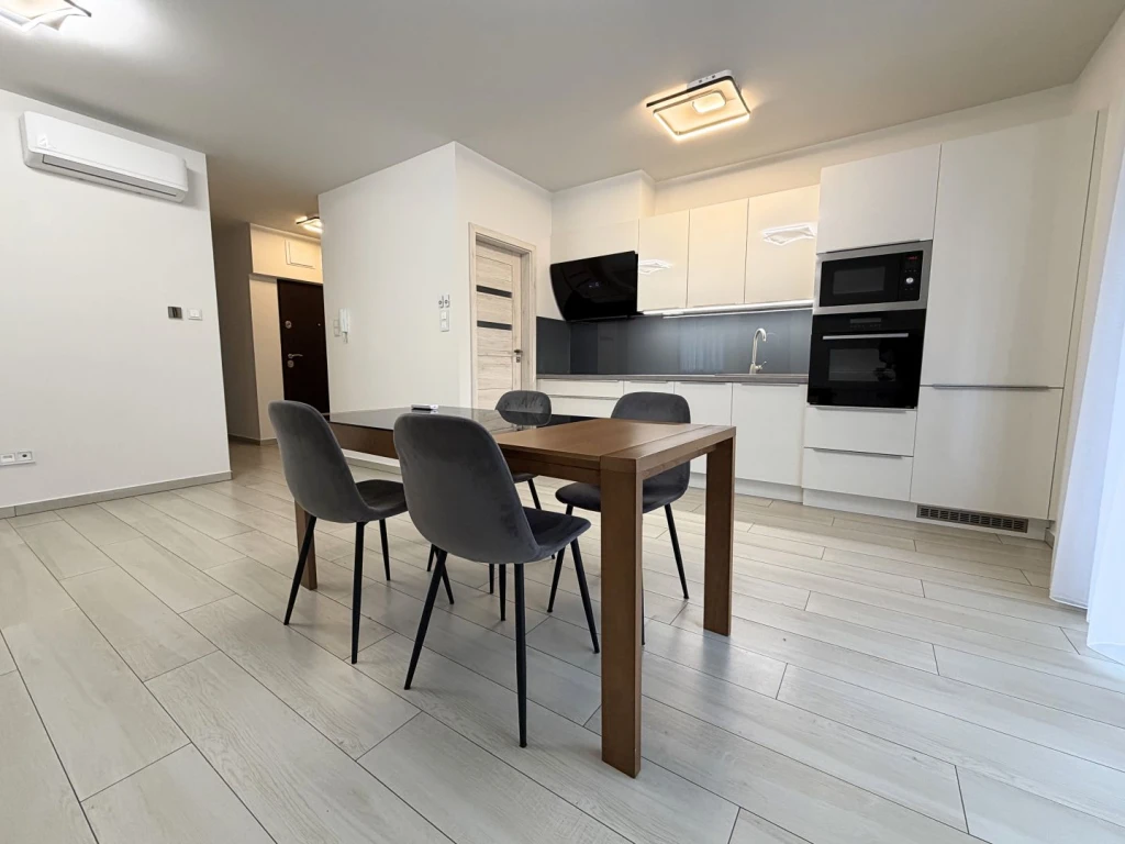 c3-2-name c2-19-name, Győr, Révfalu