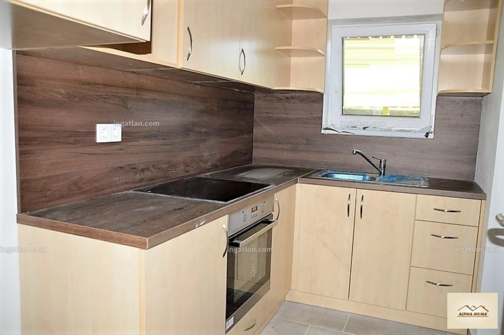 c3-2-name c2-22-name, Győr, Révfalu