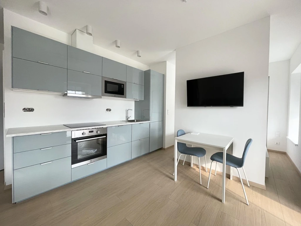 Kiadó 32 m2 tégla lakás, Balatonkenese