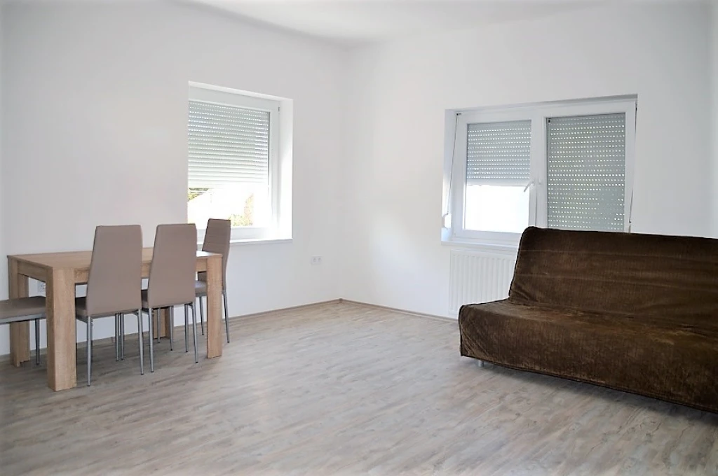 c3-2-name c2-19-name, Győr, Révfalu