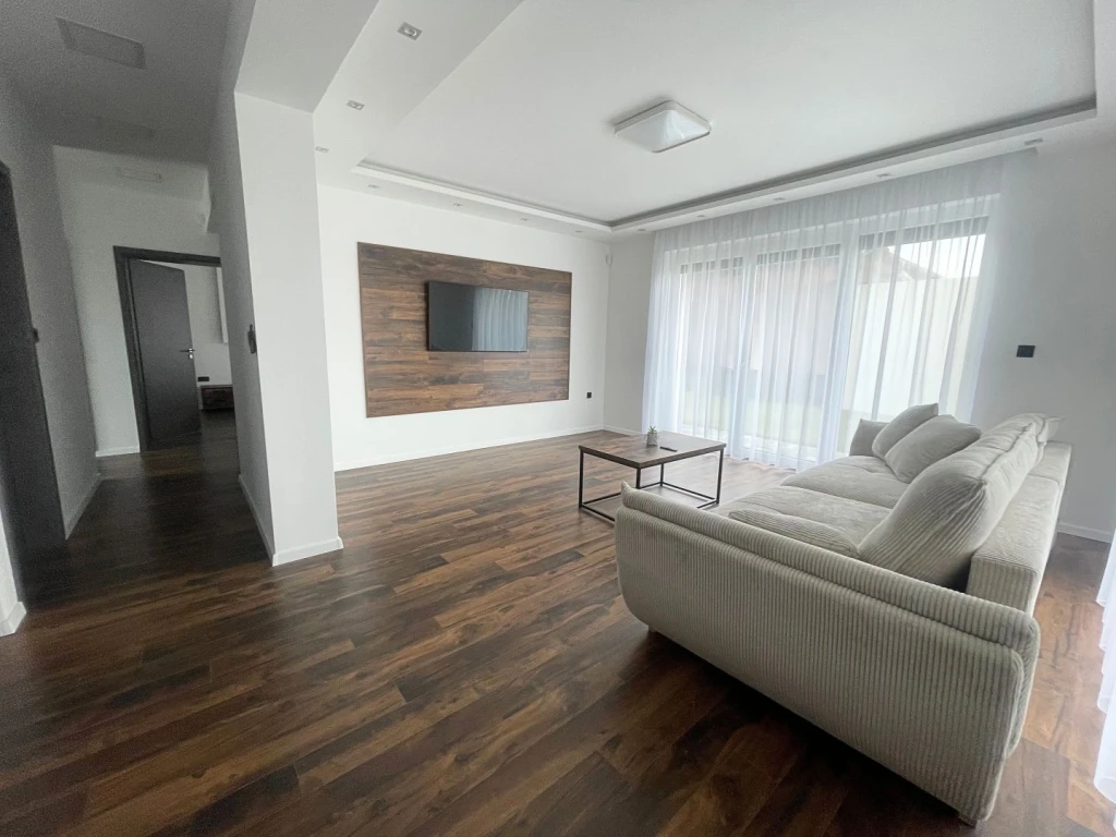 Kiadó 160 m2 ikerház, Győr