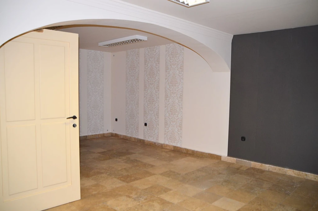 Kiadó 65 m2 iroda irodaházban, Győr