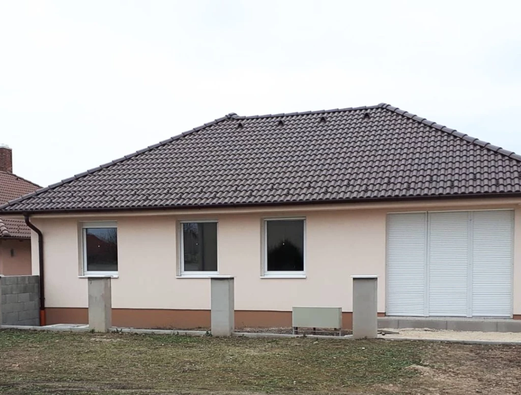 Eladó 92 m2 ikerház, Mosonszentmiklós