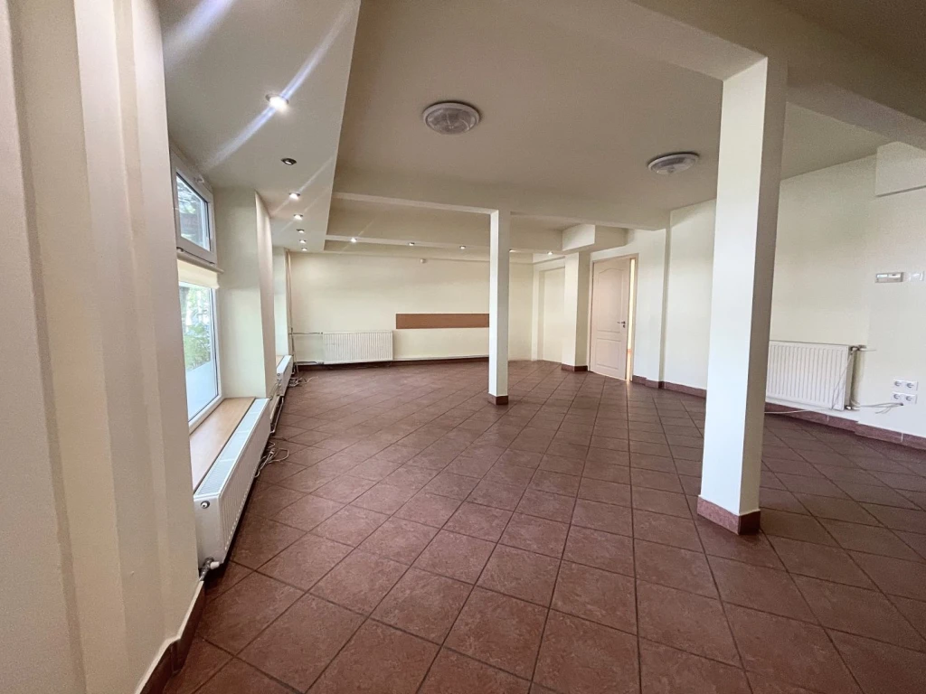Eladó 93 m2 üzlethelyiség, Győr