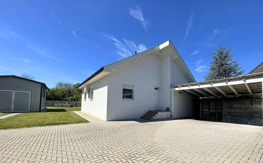 Eladó 95 m2 családi ház, Abda